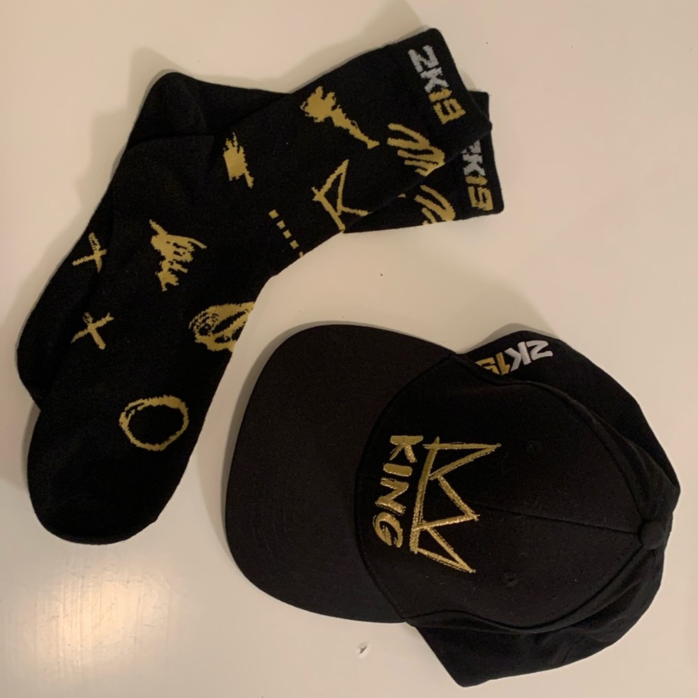 2K19 LEBRON JAMES KING HAT AND SOCK COMBO NWOT
